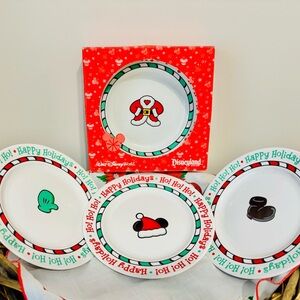 Disney Holiday Four Dinner Plates Set Christmas Mickey Mouse 10.5in Festive